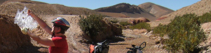 Miri on the Bike: Eis-Tour in der Bergwüste: Pistenfahrt im Atlas-Gebirge, Marokko