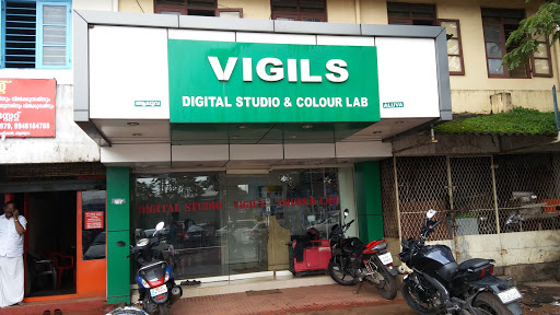 Vigils Digital Studio & Colour Lab, Bridge Rd, Pump Junction, Aluva, Kochi, Kerala 683101, India, Photography_Studio, state KL