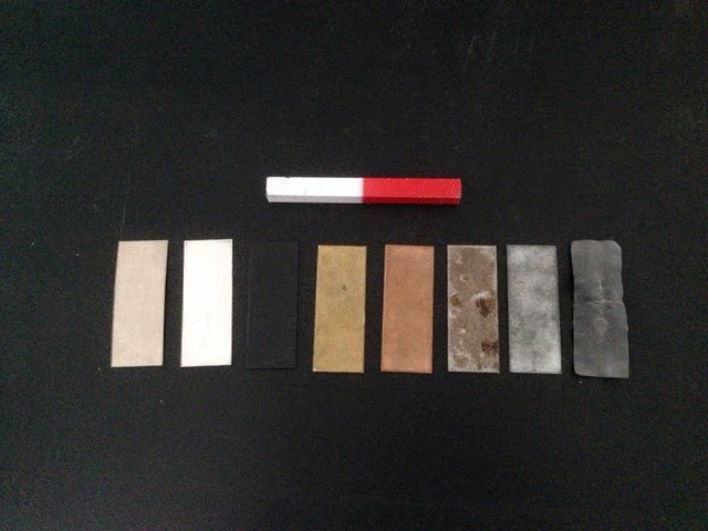 IntegreretKemi: Hvilke metaller er magnetiske? Jern og nikkel er tiltrukket  af magneten Messing, kobber, plastik, aluminium, bly og zink bliver ikke