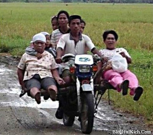Khó đỡ với những chiếc xe máy chở người quá tải Ảnh vui xe máy chở nhiều người