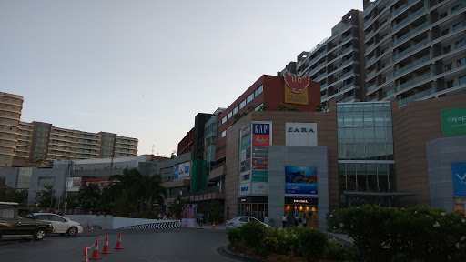 Luxe, No. 142, 2nd Floor, Phoenix Market City, Velachery Main Road, Velachery, Chennai, Tamil Nadu 600042, India, Cinema, state TN