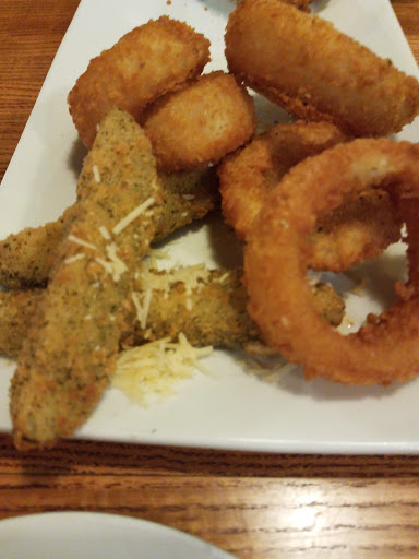 Chicken Wings Restaurant «Quaker Steak & Lube», reviews and photos, 165 Gateway Dr, Mechanicsburg, PA 17050, USA