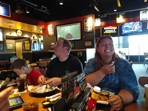 Chicken Wings Restaurant «Buffalo Wild Wings», reviews and photos, 1623 E Michigan Rd, Shelbyville, IN 46176, USA