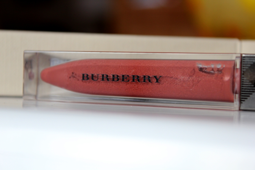 The Non-Blonde: Burberry Lip Gloss Heather Rose (no. 11)