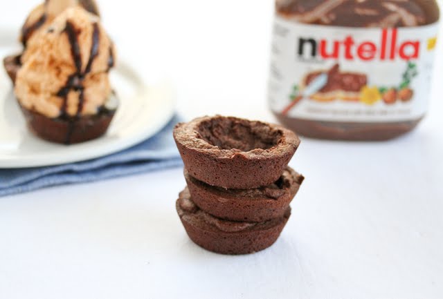 photo of a stack of Nutella brownie bowls