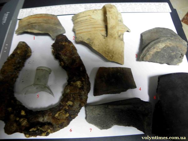 Археологічні знахідки знайдені при розкопках 06 жовтня 2012 року. Фото ДП ОАСУ "Волинські старожитності"