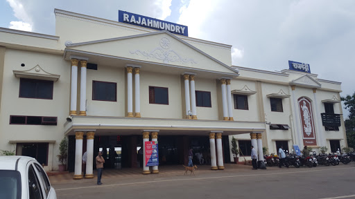 Rajamundry, Main Rd, Alcot Gardens, Rajahmundry, Andhra Pradesh 533101, India, Underground_Station, state AP
