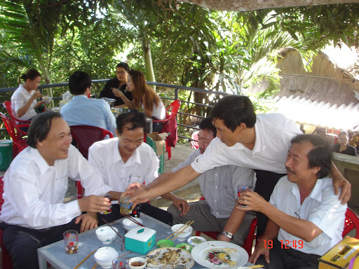 Chào mừng Ngày nhà giáo Việt Nam 20/11 2010 - Page 3 DSC00220