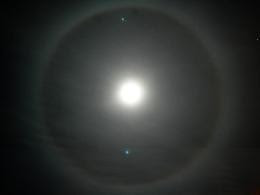 Strano cerchio intorno alla luna! News63736