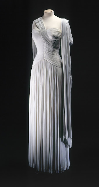 What's up! trouvaillesdujour: Madame Gres, Couture at Work