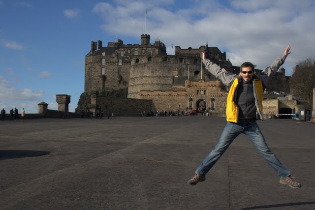 Salto delante del Castillo de Edimburgo