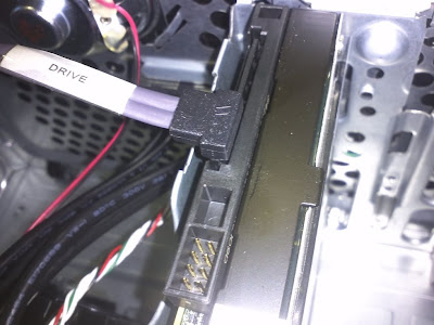 Conexin fsica de disco duro SATA a placa base de PC