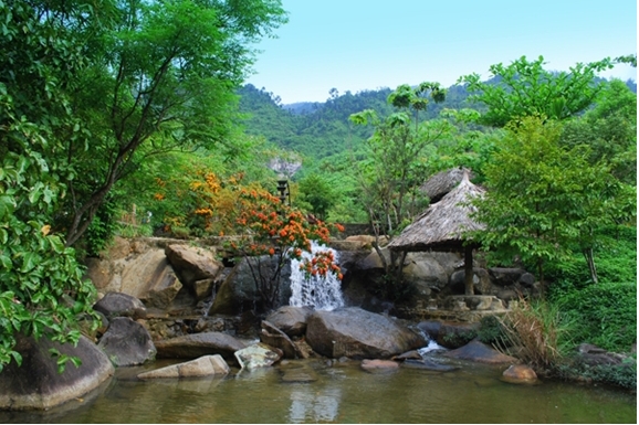 mot goc suoi Hoa vao nhung ngay thang 7 mot goc suoi Hoa vao nhung ngay thang 7