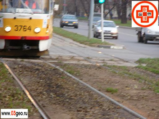Для проектов капитального ремонта,  реконструкции и модернизации трамвайных путей в Москве обязательно нужна геодезическая съемка. Фото московского трамвая на обособленном пути