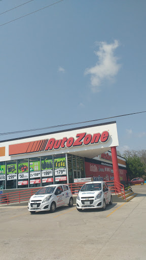 AutoZone Puerto Escondido, Costera 406, Los Ficus, 71984 San Pedro Mixtepec, Oax., México, Tienda de repuestos para carro | OAX