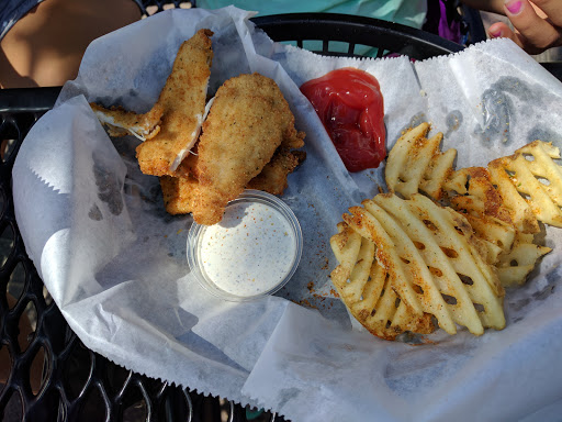 Seafood Restaurant «Tin Fish Restaurant», reviews and photos, 3000 E Calhoun Pkwy, Minneapolis, MN 55408, USA