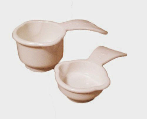 Tupperware White Measuring TBL & TSP Magnet Set