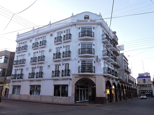 Hotel Estancia Real, Matamoros, Centro, 47700 Capilla de Guadalupe, Jal., México, Hotel en el centro | JAL