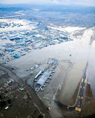 [Internacional] Diversas Fotos do Aeroporto Inundado no Japão (Sendai)  Aerop+Sendai_Japao_Tsunami_mar2011+%252813%2529
