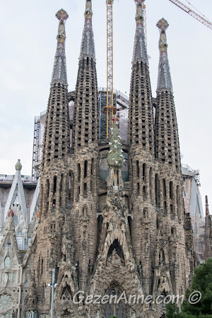Sagrada Familia kilisesinin Gaudi'nin yaptığı kuleleri, Barselona