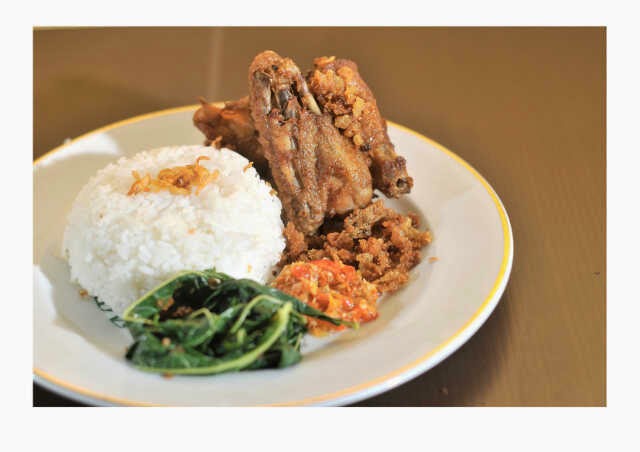 Ayam Goreng Paryanti ayam goreng paryanti