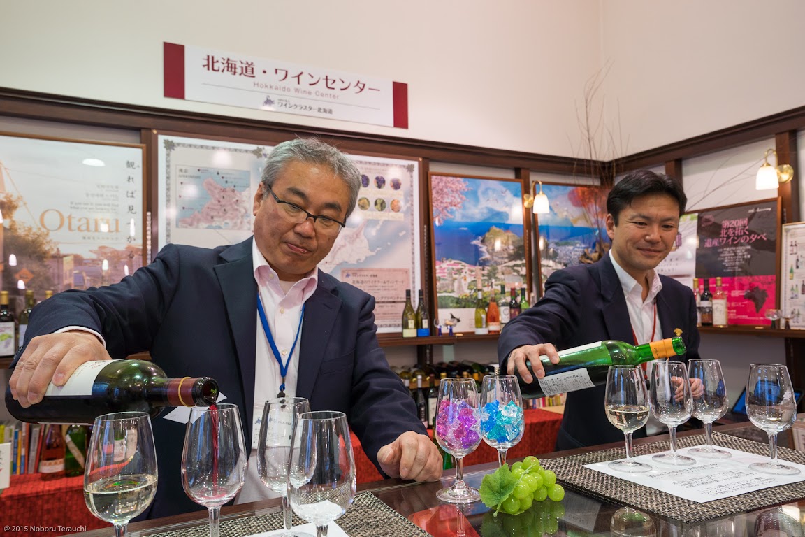 代表のシニアソムリエの阿部眞久さん、 元・余市ワイナリーの醸造責任者の園田稔さん