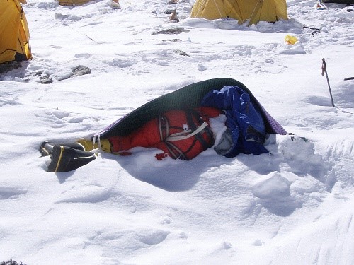 在珠峰上，长眠着许多勇士的遗体 Original_4luR_2a2100036500121c%255B1%255D
