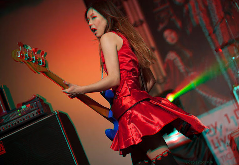 Scandal in 3D TOMOMI_3_NEW