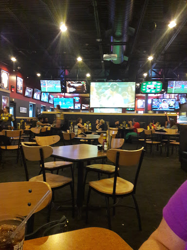 Chicken Wings Restaurant «Buffalo Wild Wings», reviews and photos, 1761 Old Country Rd, Riverhead, NY 11901, USA