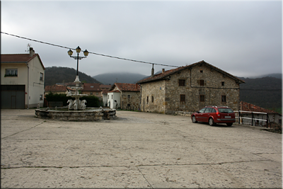 Aparcamiento en la Plaza de la Fuente