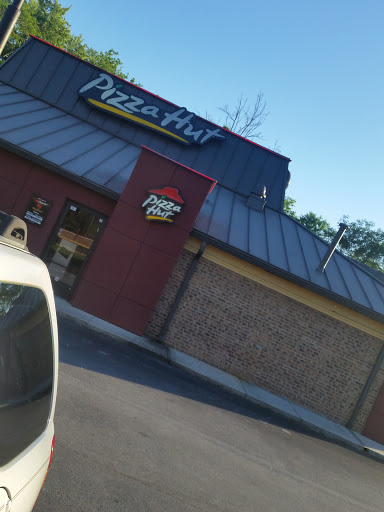 Pizza Restaurant «Pizza Hut», reviews and photos, 1624 S Roane St, Harriman, TN 37748, USA
