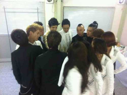 [Twitter+Fotos] JYJ Unforgettable Live Concert in Japan 2011 – JYJ con sus bailarines Jyjdancers