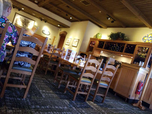 Italian Restaurant «Olive Garden», reviews and photos, 7700 Transit Rd, Williamsville, NY 14221, USA