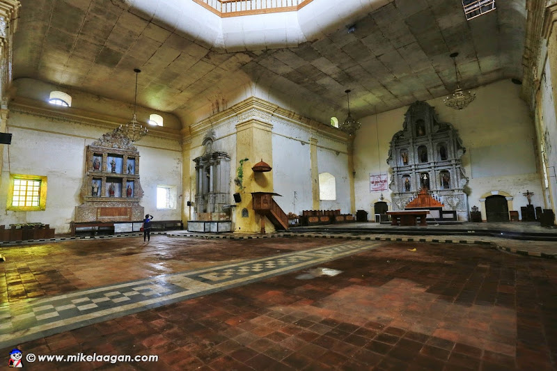 Inside Sta Monica Church