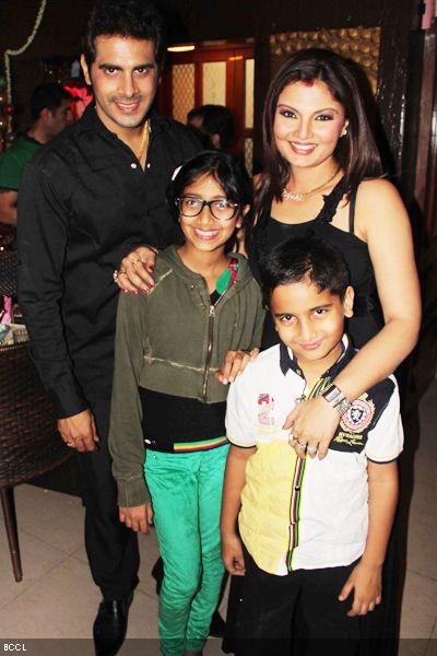 'One for the family album', Deepshikha and Kaishav Arora with kids during their first wedding anniversary bash, held in Mumbai on January 21, 2013. 'One for the family album', Deepshikha and Kaishav Arora with kids during their first wedding anniversary bash, held in Mumbai on January 21, 2013.