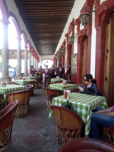 Restaurant Bar la Villa, Raúl Quintero 93, Centro, 49340 Tapalpa, Jal., México, Restaurante de comida para llevar | JAL