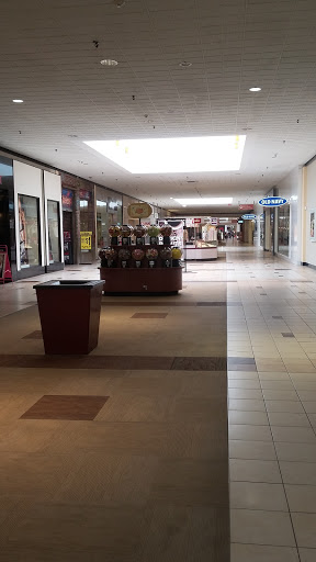 Shopping Mall «The Mall at Whitney Field», reviews and photos, 100 Commercial Rd, Leominster, MA 01453, USA