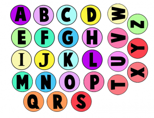 من اغطية الزجاجات لعبة لتعليم الحروف  Waterbottles-alphabet-letters-color-1-300x231
