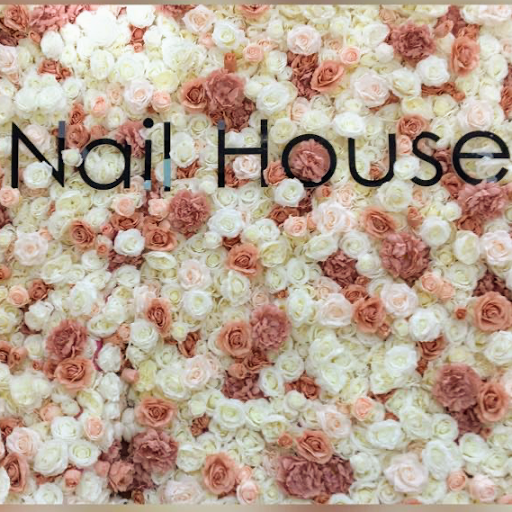 Little Nail House logo