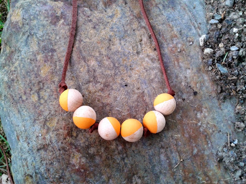 Not 2 late to craft: El repte Pinterest: collaret de boles / The Pinterest challenge: wooden beads necklace