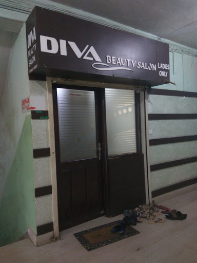 Diva Beauty Salon, 1st Floor, Somayaji Building, Bunts Hostel Road,, Opposite Hotel Woodlands, Mangaluru, Karnataka 575002, India, Beauty_Parlour, state KA