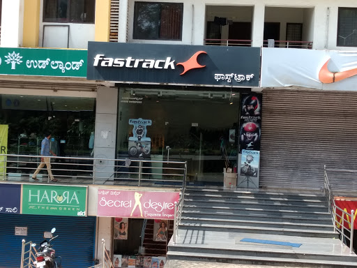 Fast Track, SH 65, Hayagreeva Nagar, Manipal, Karnataka 576104, India, Mens_Clothing_Accessories_Store, state KA