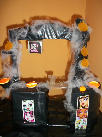 Boutique de la Sindy Lazos "tuneada" por BEA-TRICI para la Fiesta DIY de Halloween para sus Monster High