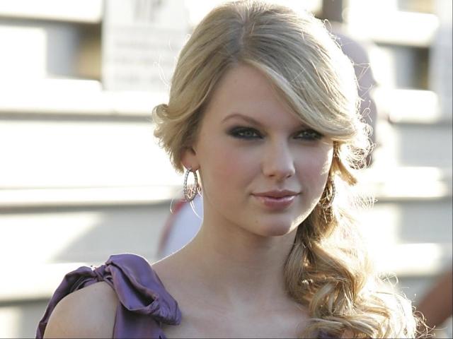 taylor swift curly hairstyles. Taylor Swift Wallpaper.