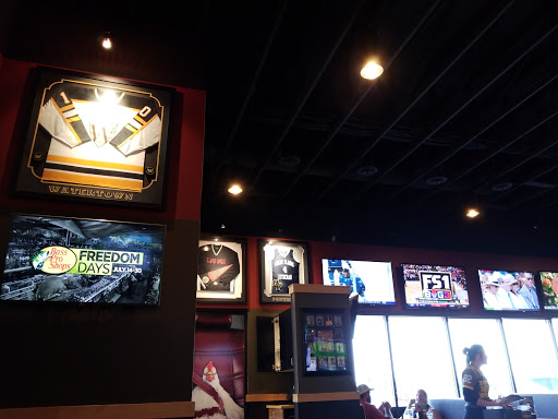 Chicken Wings Restaurant «Buffalo Wild Wings», reviews and photos, 2700 9th Ave SE #100, Watertown, SD 57201, USA