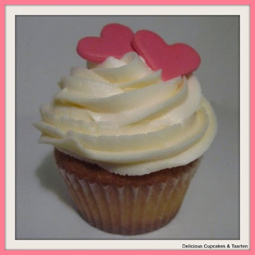 cupcakes met toef en hartjes.jpg