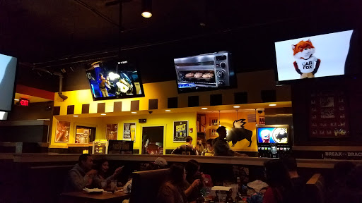Chicken Wings Restaurant «Buffalo Wild Wings», reviews and photos, 149 N York St, Elmhurst, IL 60126, USA