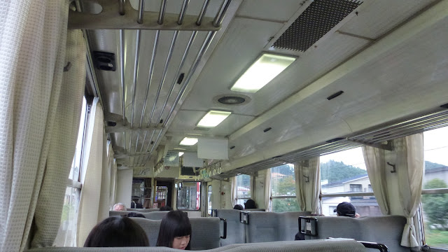 Akita Nairiku Jukan railway car interior