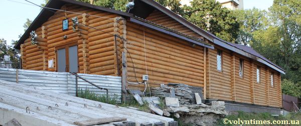 Дерев'яна будівля самобуду