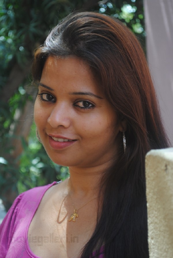 Actress Kushi Stills, Kushi Tamil Actress Photo Gallery ~ Cinindya